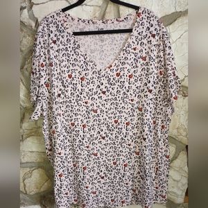 Women's Plus Size V-Neck Tshirt and Cropped Pants